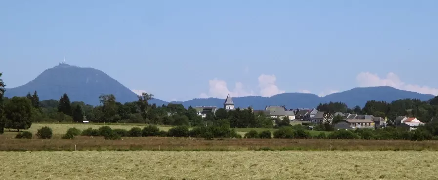 Gelles et le puy de Dôme